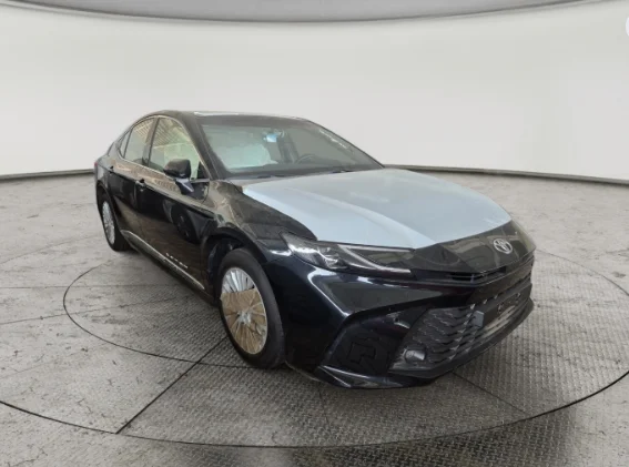 Toyota Camry  LE 2025 