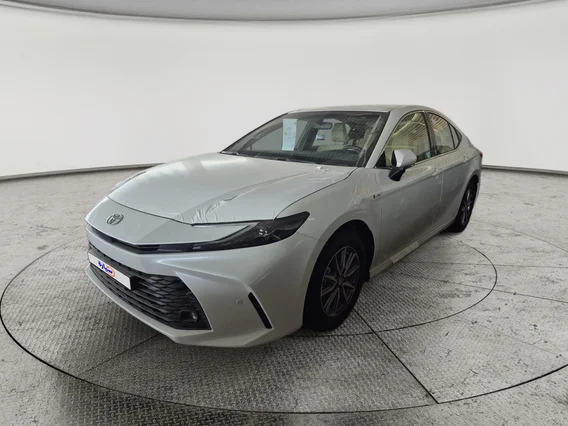 تويوتا كامري E HEV 2025 