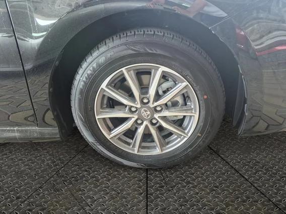 Toyota Camry  E 2025 