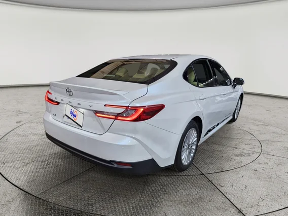 Toyota Camry  LE 2025 