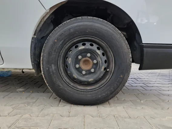 نيسان باص اورفان بضاعة 2021 