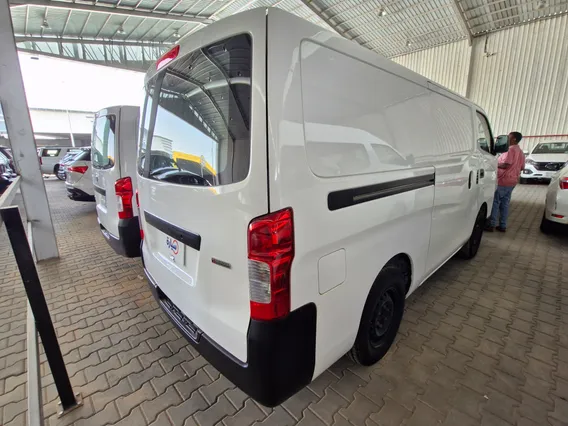 نيسان باص اورفان بضاعة 2021 