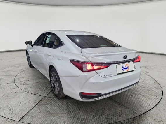 Lexus ES 300 AH Hybrid  2024 