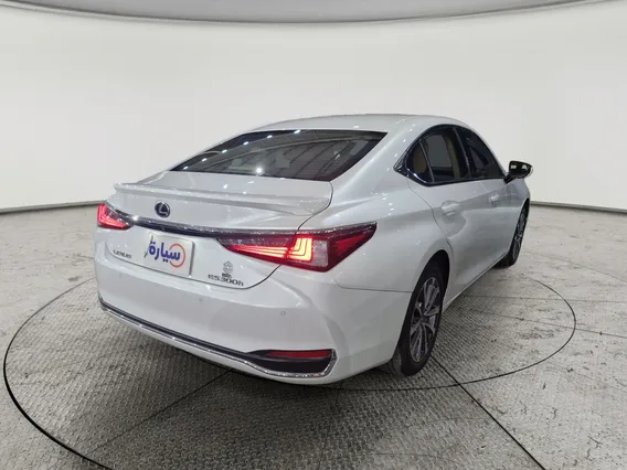 Lexus ES 300 AH Hybrid  2024 