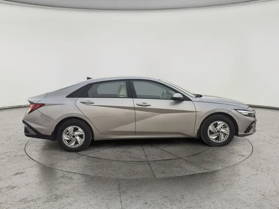 Hyundai Elantra Smart 2024 