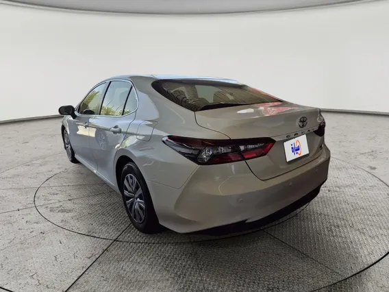 تويوتا كامري LE 2024 