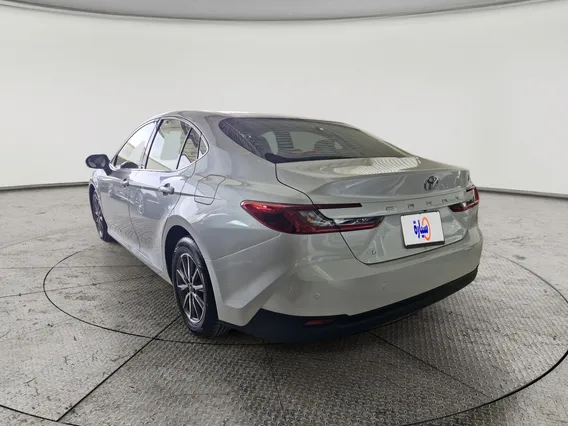 Toyota Camry  E 2025 
