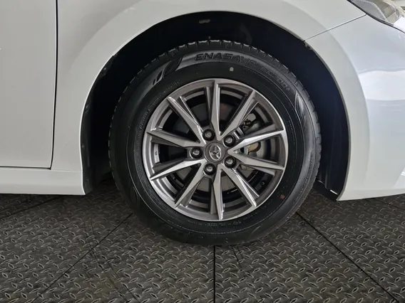 Toyota Camry  E 2025 