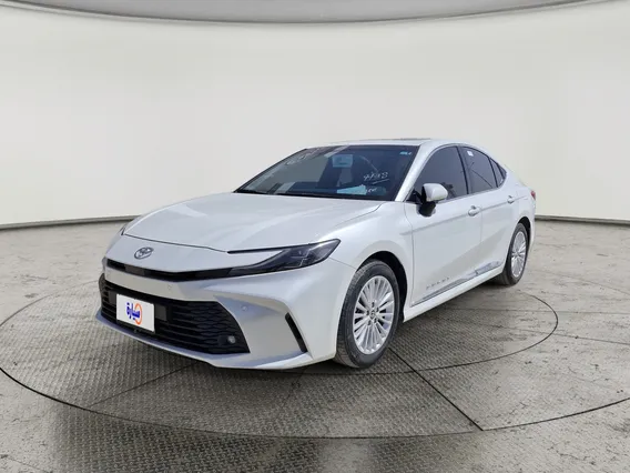 Toyota Camry  LE 2025 