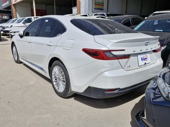 Toyota Camry  LE 2025 