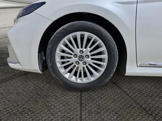 Toyota Camry  LE 2025 