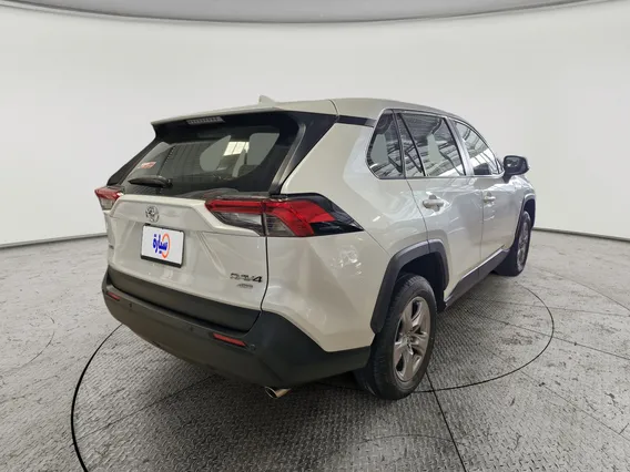 Toyota RAV4 LE 2024 