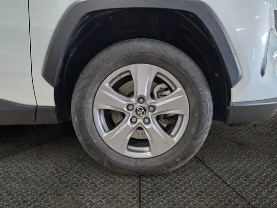 Toyota RAV4 LE 2024 