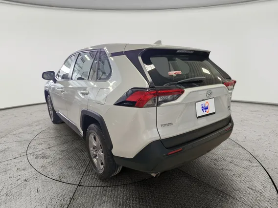 Toyota RAV4 LE 2024 