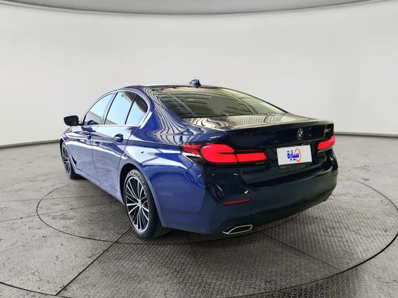 بي ام دبليو الفئة الخامسة 520i 2023 