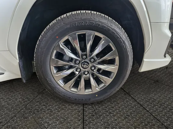 Toyota Land Cruiser GXR 2026 