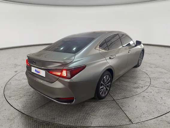 Lexus ES 300 AH Hybrid  2024 