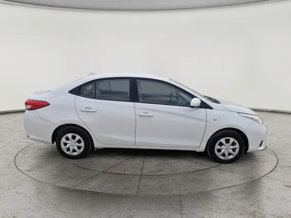 Toyota Yaris  Y 2022 