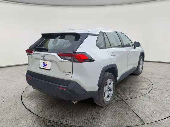 Toyota RAV4 LE 2021 