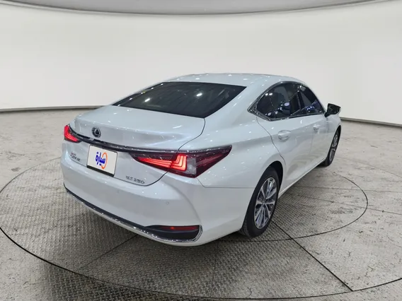 Lexus ES 250 2024 