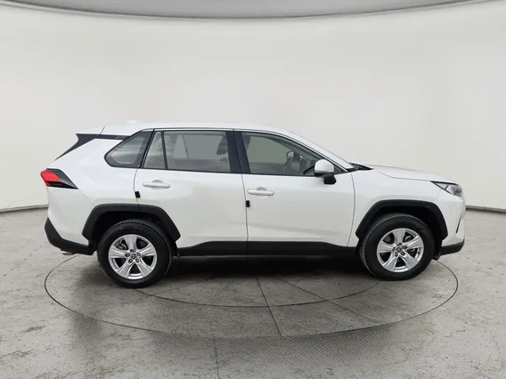 Toyota RAV4 LE 2021 