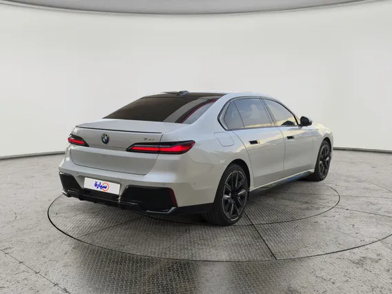 BMW 7 Series 740 i 2023 