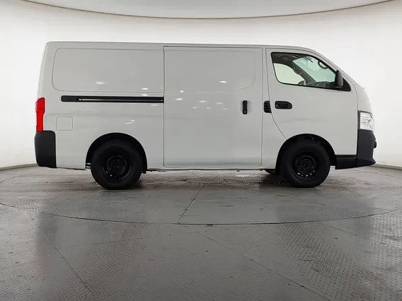 نيسان باص اورفان NV350 2021 