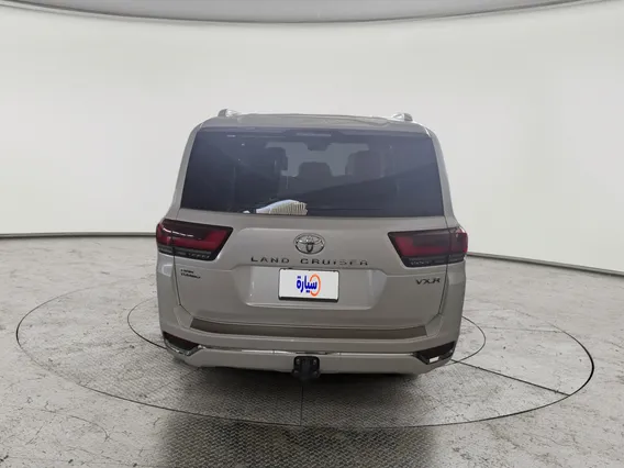 تويوتا لاندكروزر VXR 2023 