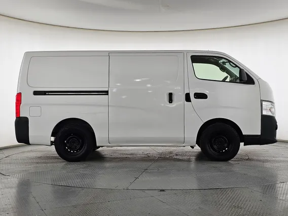 نيسان باص اورفان NV350 2021 