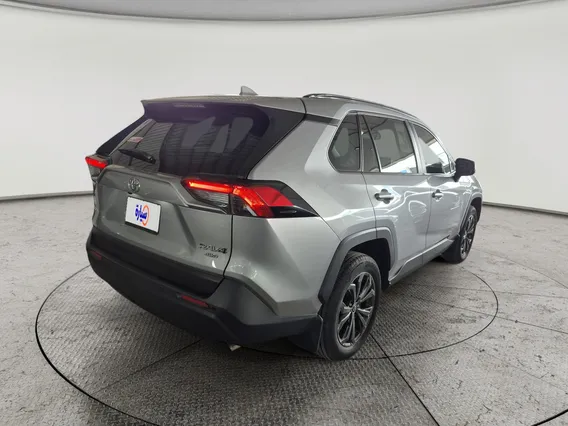 Toyota RAV4 XLE 2024 