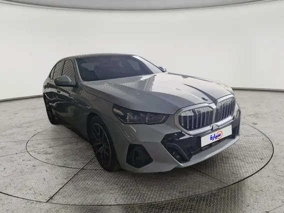 بي ام دبليو الفئة الخامسة 520i 2024 