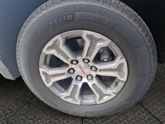 GMC Yukon SLE 2024 
