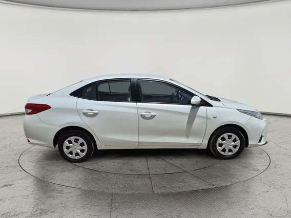 Toyota Yaris  Y 2022 