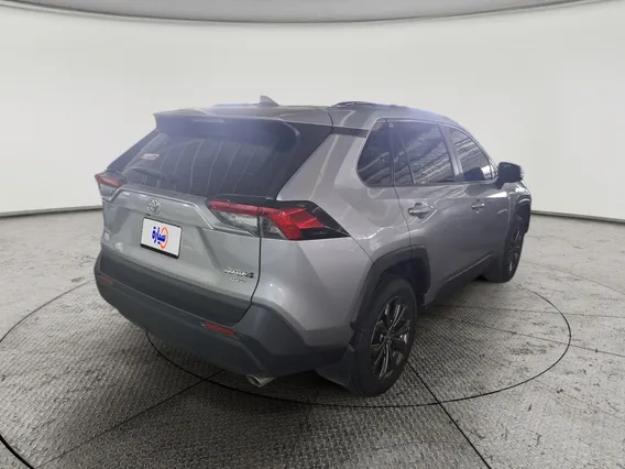 Toyota RAV4 XLE 2024 