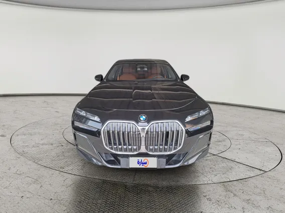 بي ام دبليو الفئة السابعة 735i 2025 