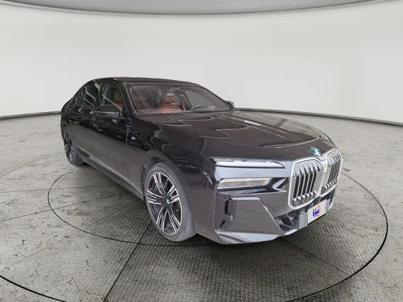 بي ام دبليو الفئة السابعة 735i 2025 