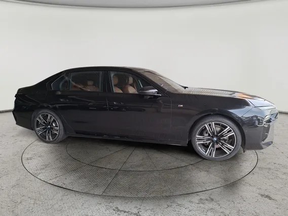 بي ام دبليو الفئة السابعة 735i 2025 