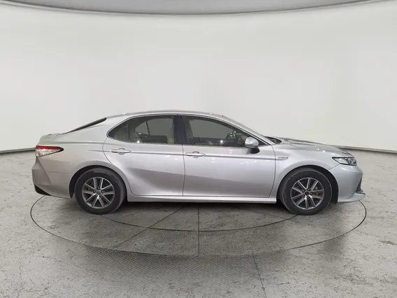 Toyota Camry  LE HEV 2020 