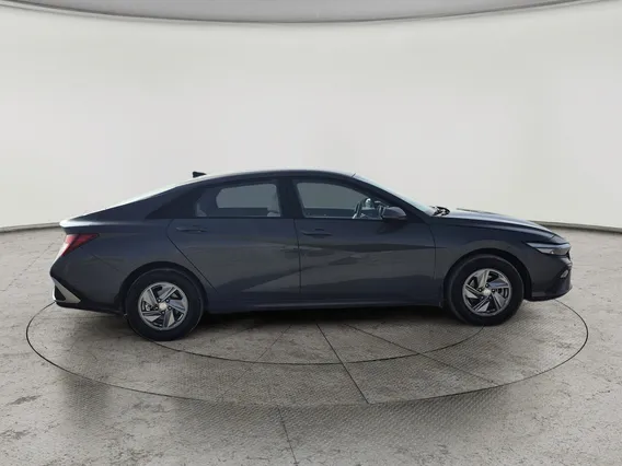 Hyundai Elantra Smart 2024 