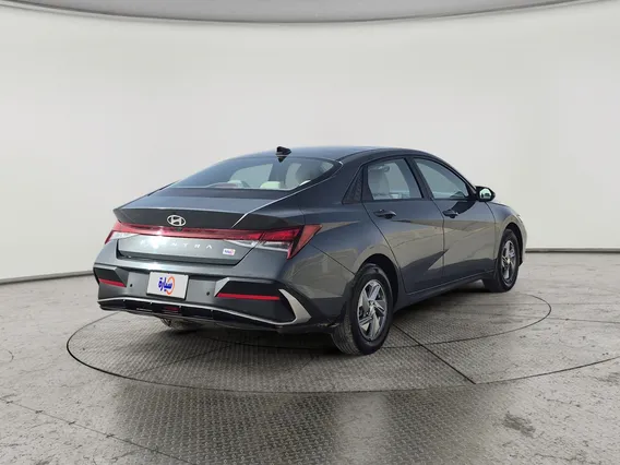 Hyundai Elantra Smart 2024 