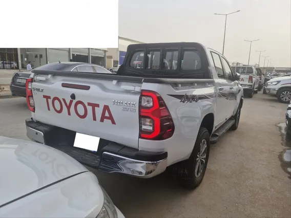 Toyota Hilux SGLX 2025 دبل