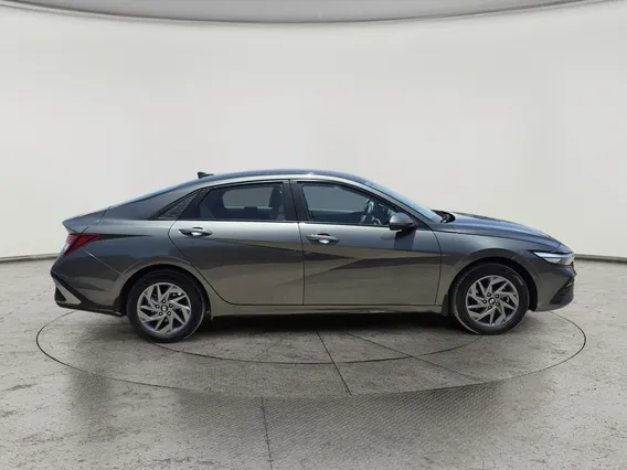 Hyundai Elantra Smart 2024 