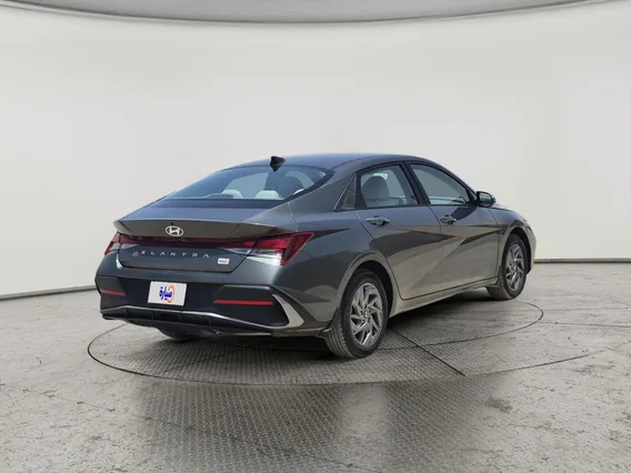 Hyundai Elantra Smart 2024 