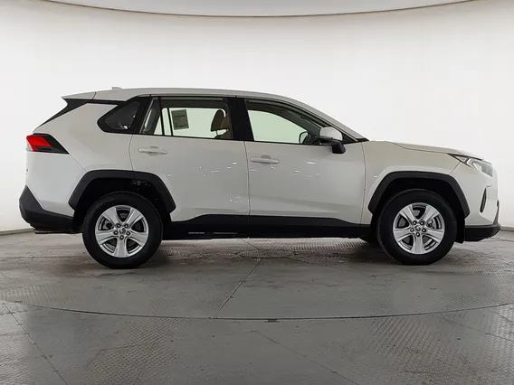 Toyota RAV4 LE 2021 
