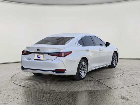 Lexus ES 300 HH Hybrid Executive 2024 
