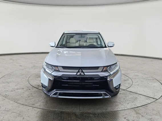 ميتسوبيشي اوتلاندر CLS 2022 