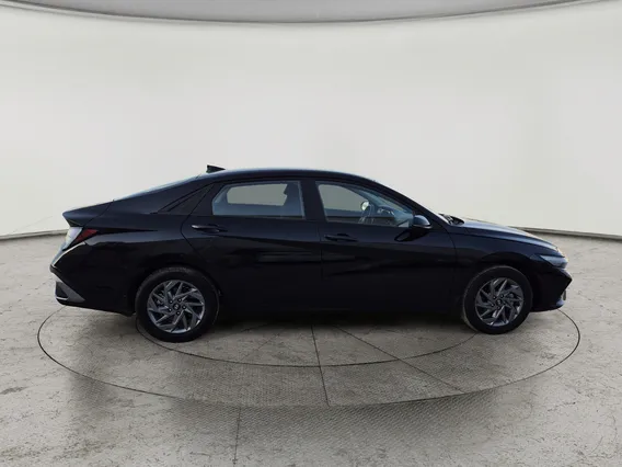 Hyundai Elantra Smart 2025 