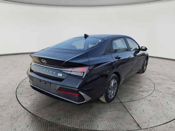 Hyundai Elantra Smart 2025 