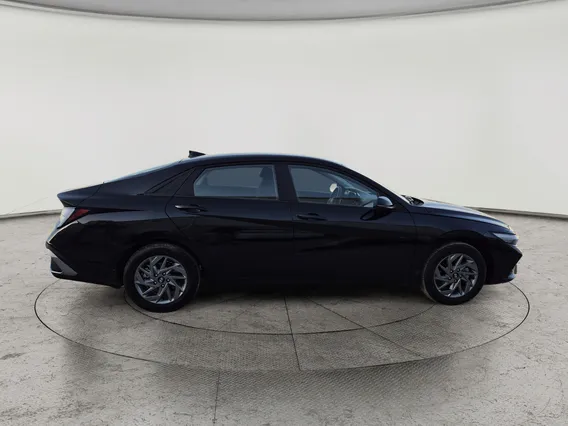 Hyundai Elantra Smart 2025 