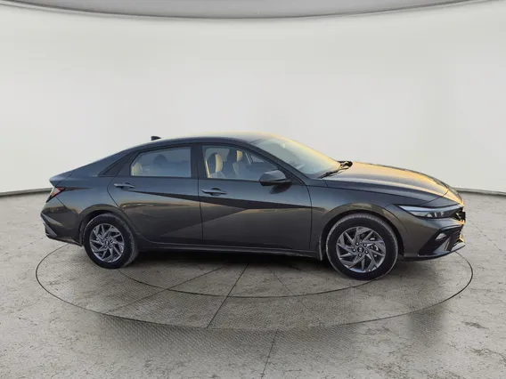 Hyundai Elantra Smart 2025 